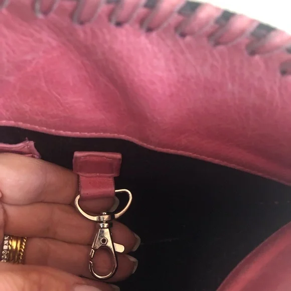 Juan Antonio hand-tooled and designed pink leather bag with everything you need! - Picture 13 of 16